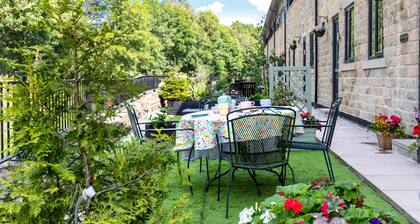 Bright Apartment With Patio Garden, No Deposit