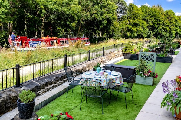 Apartment | Garden