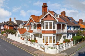 Apartment | Exterior - Apartment in Brighton Near the Beach (Brighton)
