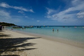 Beach nearby - Barefoot Bliss by Island House Vacation Rentals (West Bay)