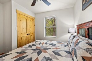 3 bedrooms, desk, iron/ironing board, free WiFi