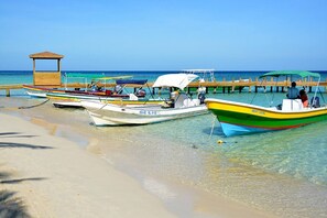 Beach nearby - Gecko Loco by Island House Vacation Rentals (West Bay)