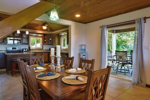 Dining - Gecko Loco by Island House Vacation Rentals (West Bay)
