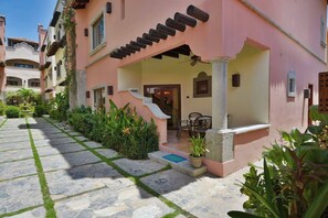 Exterior detail - Mission Gate 1A,  1-bedroom condo by Island House Vacation Rentals (West Bay)