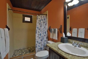 Towels - Mission Gate 1A,  1-bedroom condo by Island House Vacation Rentals (West Bay)