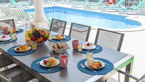 Outdoor dining - Villa Eden (Albufeira)