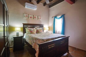 2 bedrooms, iron/ironing board, free WiFi, bed sheets - Mission Gate 3B, 2-bedroom condo by Island House Vacation Rentals (West Bay)
