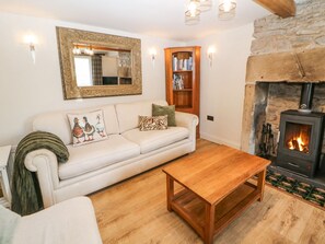 Living area - Bank Cottage (Hope Valley)