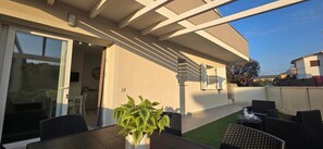 Outdoor dining - Casa Lilly With Private Garden (Castelsardo)