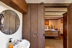 House | Bathroom | Hair dryer - Riverview Holiday Home in Stamford, No Deposit (Peterborough)