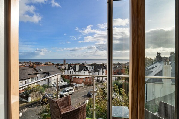 Apartment | Balcony - Apartment in Teignmouth With Sea Views (Teignmouth)