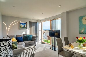 Apartment | Living room - Apartment in Teignmouth With Sea Views (Teignmouth)