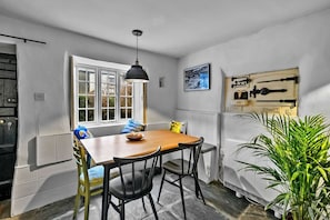 Cottage | Dining