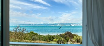 Harbour Strand - sleeps 6 guests  in 3 bedrooms