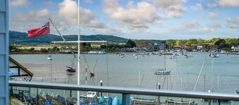 Harbour Strand - sleeps 6 guests  in 3 bedrooms