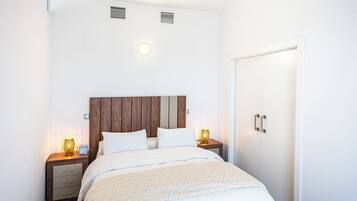 Cunas gratuitas, wifi gratis, ropa de cama