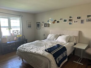 1 bedroom, desk, WiFi, bed sheets