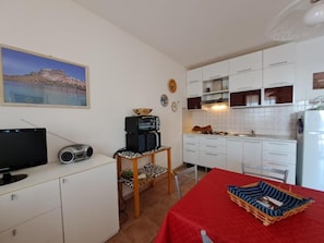 Apartment, 2 Bedrooms, Balcony, Garden View | Room amenity