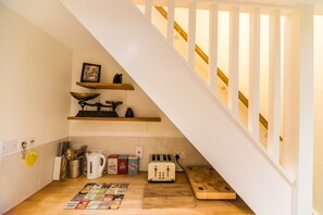 Cottage | Reception - Hillside Cottage in Matlock, No Deposit (Matlock)