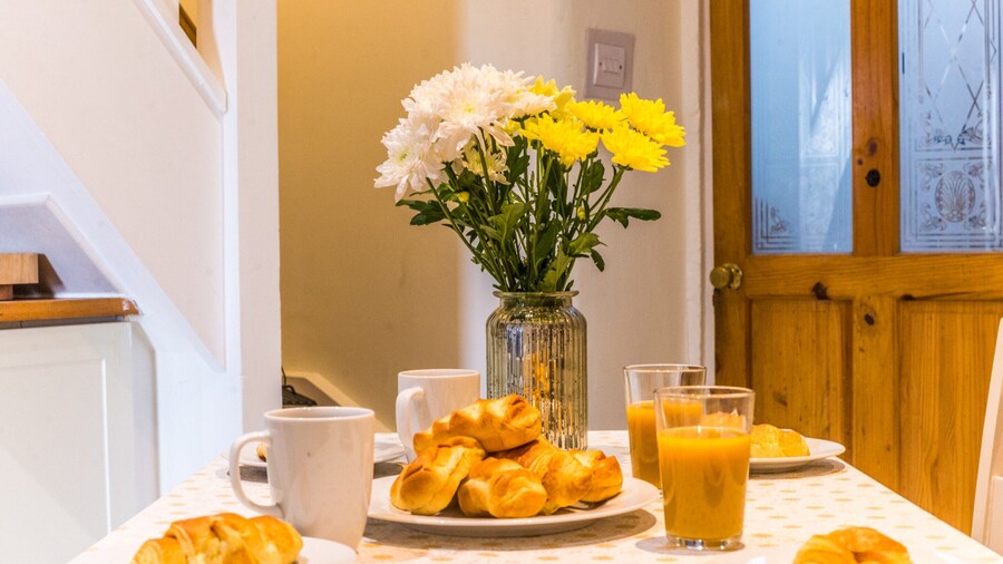 Hillside Cottage in Matlock, No Deposit