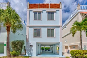 A two-story building with a covered entrance and a balcony. - Oceanview Rooftop Retreat 3BR 3BA in Marathon FL (Marathon)