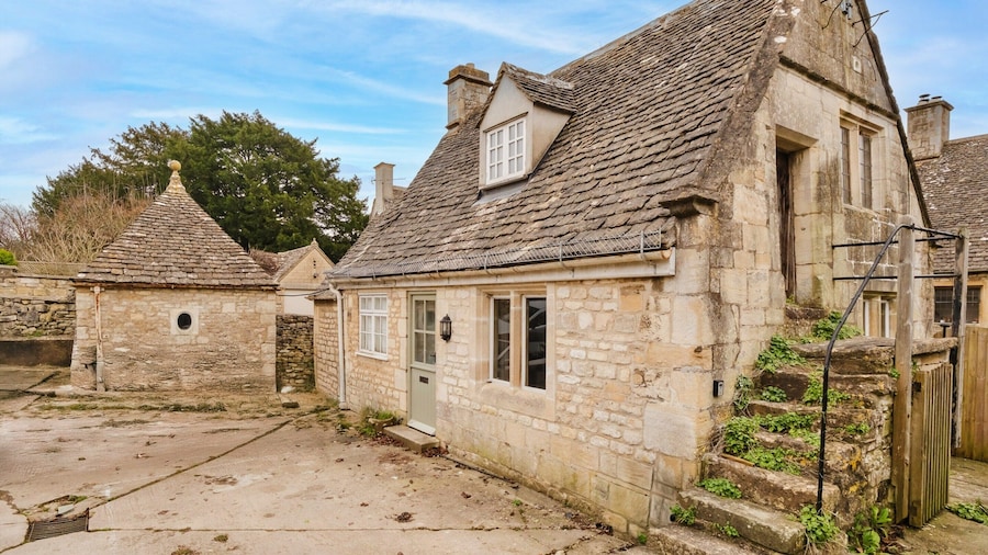 Cottage in Painswick Near Cotswold Way