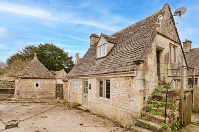 Cottage in Painswick Near Cotswold Way