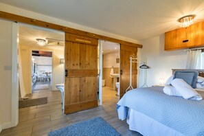 1 bedroom, iron/ironing board - Cottage in Staffordshire Near Peak District (Leek)