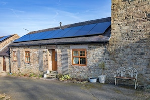 Exterior - Cottage in Staffordshire Near Peak District (Leek)
