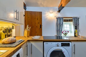 Private kitchen - Cottage in Staffordshire Near Peak District (Leek)