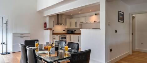 Cottage | Dining