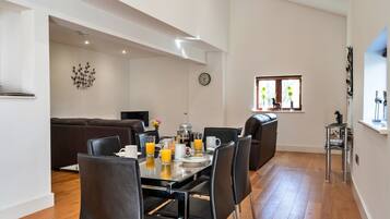 Cottage | Dining