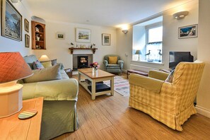 Cottage | Living room - Cottage in Kingsand With Sea Views (Torpoint)