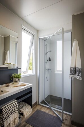House | Bathroom