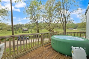 Terrace/patio - PEACEFUL PASTURE CABIN WITH HORSE-FIELD OPEN VIEWS AND HOT-TUB (Stanton)
