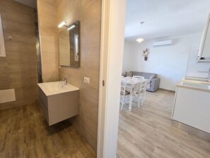 Apartment, 1 Bedroom, Smoking, Patio | Interior