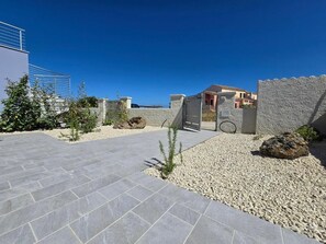 Apartment, 1 Bedroom, Smoking, Patio | Property grounds