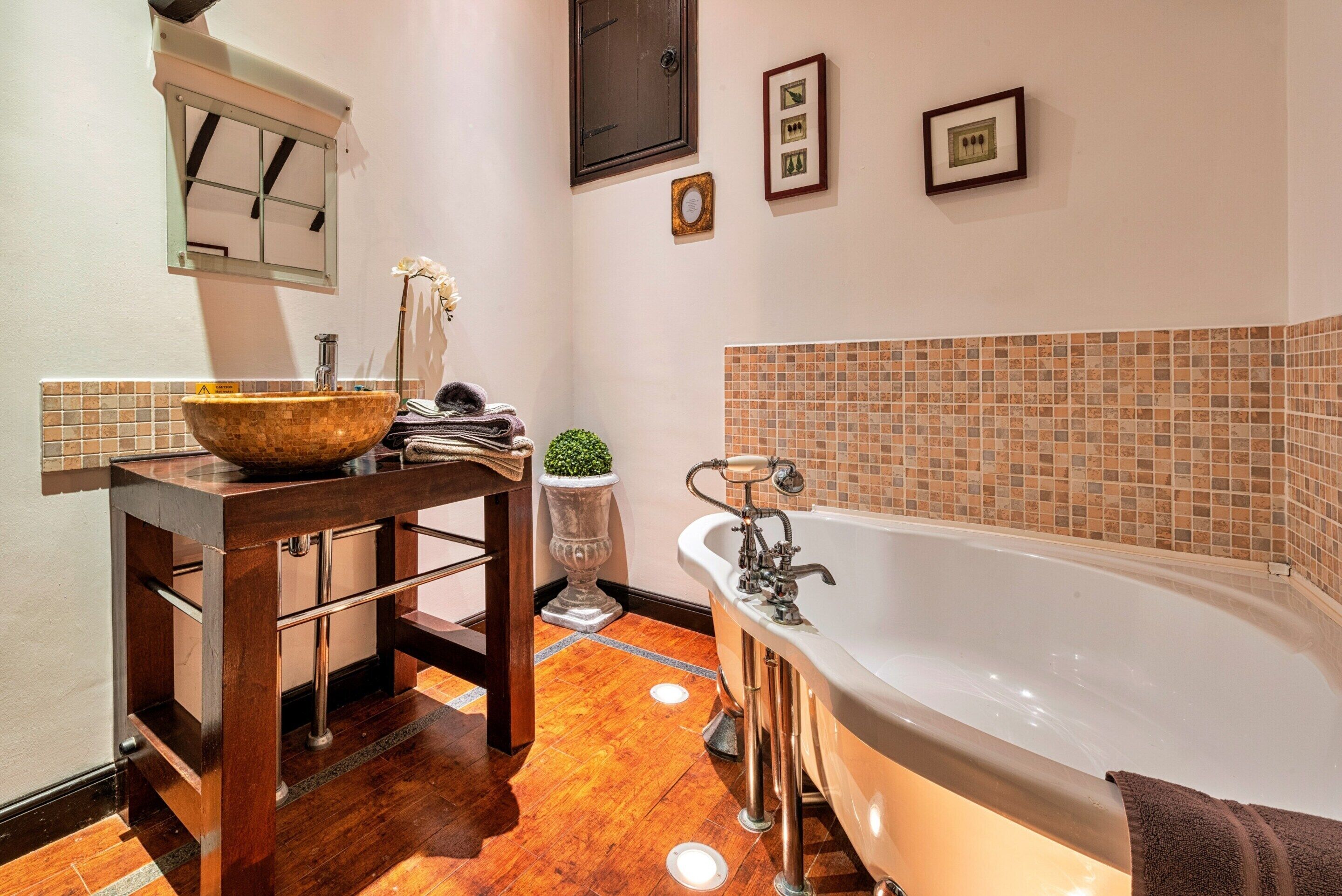 Apartment | Badezimmer | Handtücher, Toilettenpapier