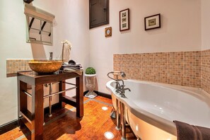 Apartment | Bilik Mandi