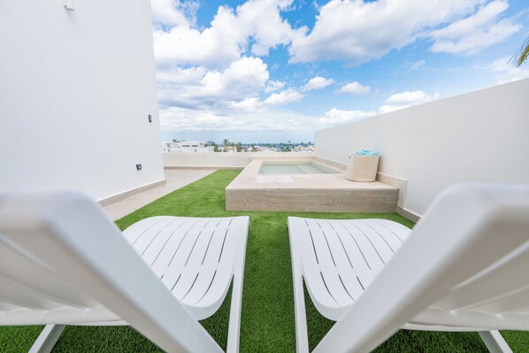 Innendørsbasseng og utendørsbasseng