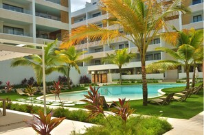 Innendørsbasseng og utendørsbasseng