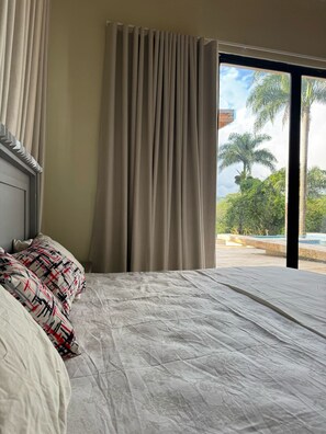 6 bedrooms, iron/ironing board, WiFi, bed sheets