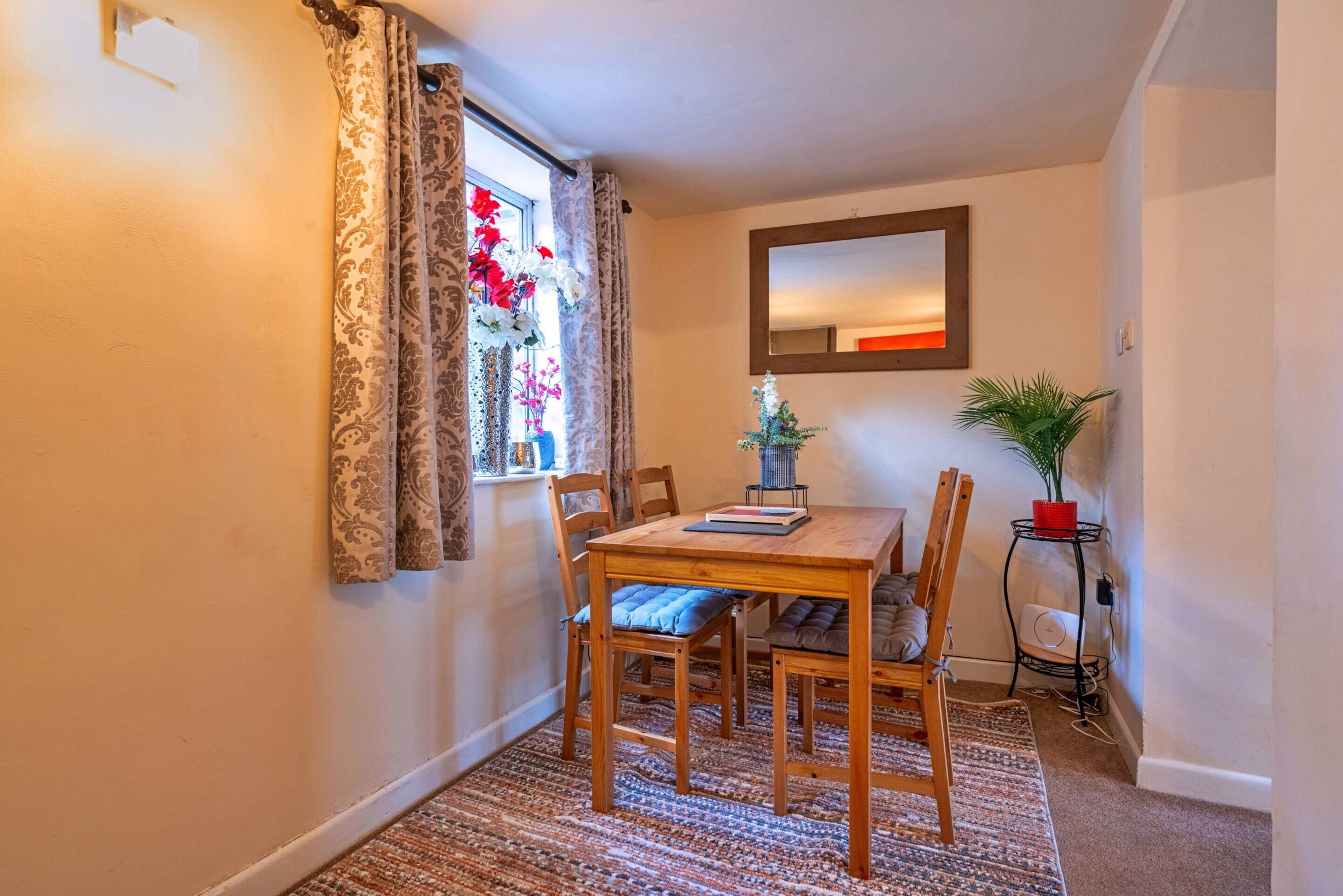 Cottage | Dining