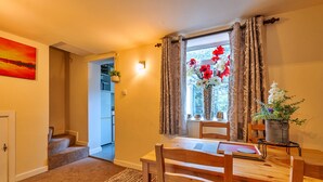 Cottage | Dining - Cottage in Peak District Near Chatsworth House (Buxton)