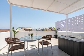 King Room with Jacuzzi | Terraço/pátio