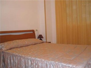 2 bedrooms, iron/ironing board