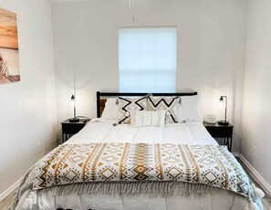 3 chambres, fer et planche à repasser, Wi-Fi, draps fournis