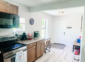 Micro-ondes, four, plaque de cuisson, lave-vaisselle