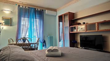 Deluxe Apartment, Balcony | Living area