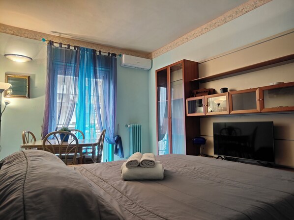 Deluxe Apartment, Balcony | Living area - CconfortHotels Mariella Guest House (Bari)
